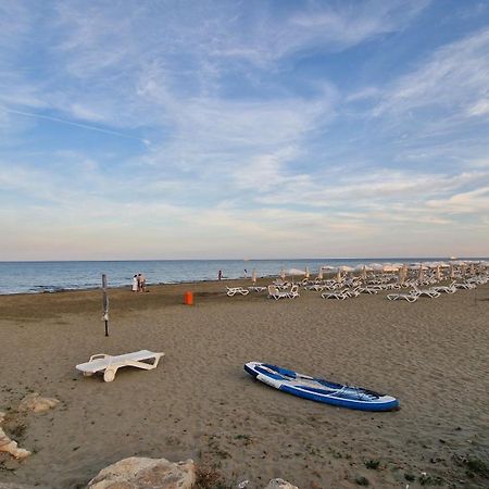 Serenity By The Sea Larnaca Buitenkant foto